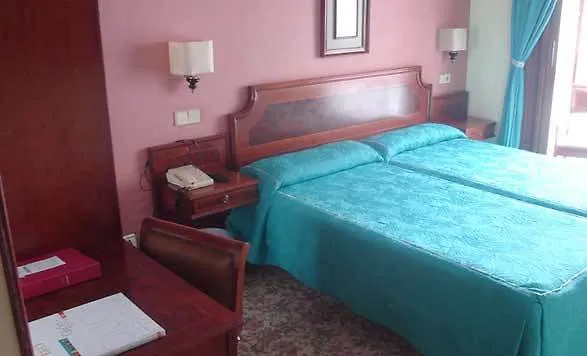 Hotel Centro Begona 3*