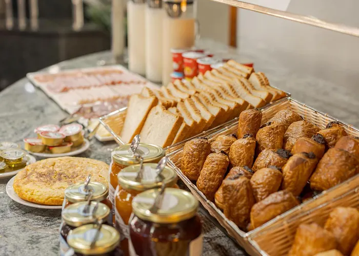 מלון Centro Begona 3*